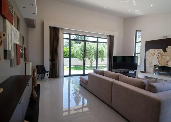 Luce فيلة بلدة كوس