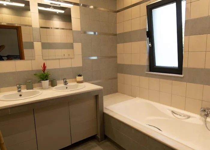 Luce فيلة بلدة كوس